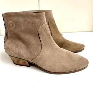 Vince Camuto Cinza Ankle Boots Womens 7M Brown Suede Tan Booties Metal Studs
